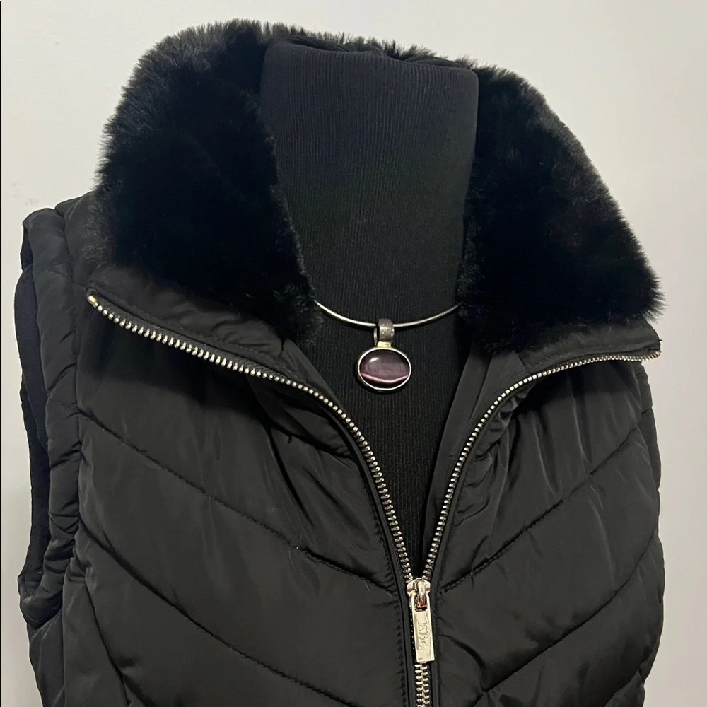Elie Tahari Black Quilted Vest with Faux Fur Trim - Picture 2 of 7